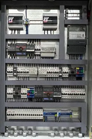 Фото Шкаф управления КНС на базе DEKraft 2 насоса 4 кВт IP65 1 ввод ШУКНС-4-2-IP65-Плавный пуск